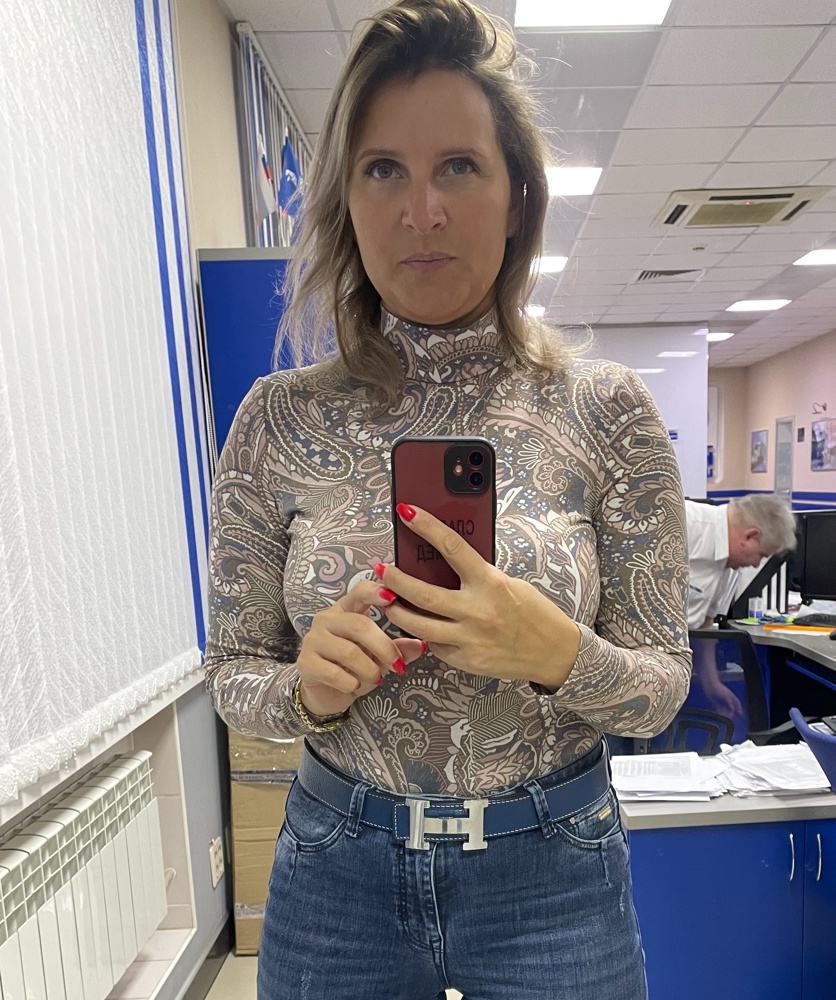 Просто обалденное боди! Шикарное! Качественная, приятная ткань, ровные швы, все сделано аккуратно. Цвет огонь просто, все как на фото! Я очень довольна! Идет размер в размер. Нигде не тянет, не собирается, сидит четко по фигуре. Расцветка многофункциональная, очень приятная. Однозначно пять звезд ))) 