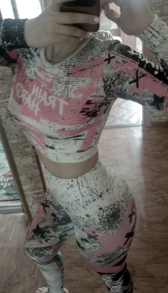 Отличный костюм, тянется, качество  хорошее , пришло все в пакетиках ,все отлично