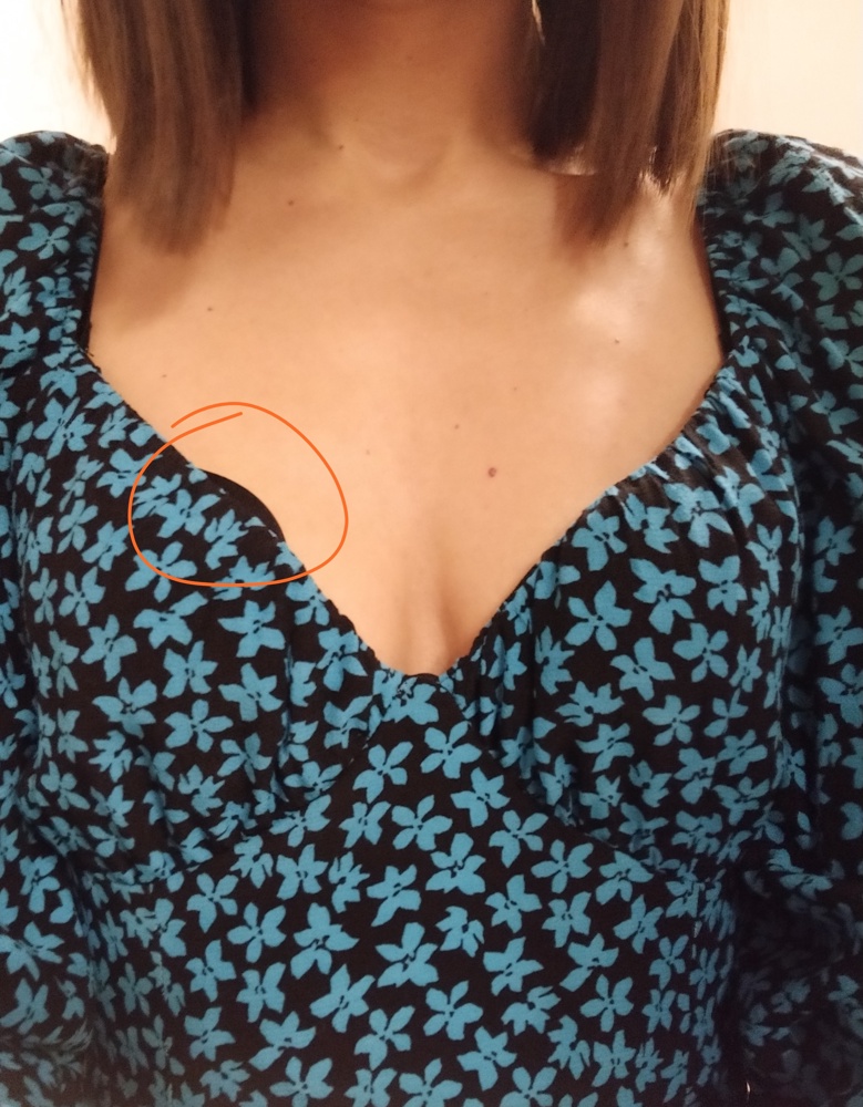 После двух гв моя грудь уменьшилась донельзя(( На мероприятие мне нужен лиф для платья с вырезом. Заказала самый маленький размер и не знала чего ожидать. Пришёл бюстгальтер быстро, просто в пакете, но выглядит внешне очень хорошо. Померила, не всё идеально, есть небольшие пустóты между грудью и им, но не критично, так как об этом знаю только я. Единственное, частичка лифа всё же выглядывает из декольте, что не очень хорошо, так как брала именно для выреза. Для маленькой груди этот размер хорошо, больше грудь уже бы вываливалась скорее всего