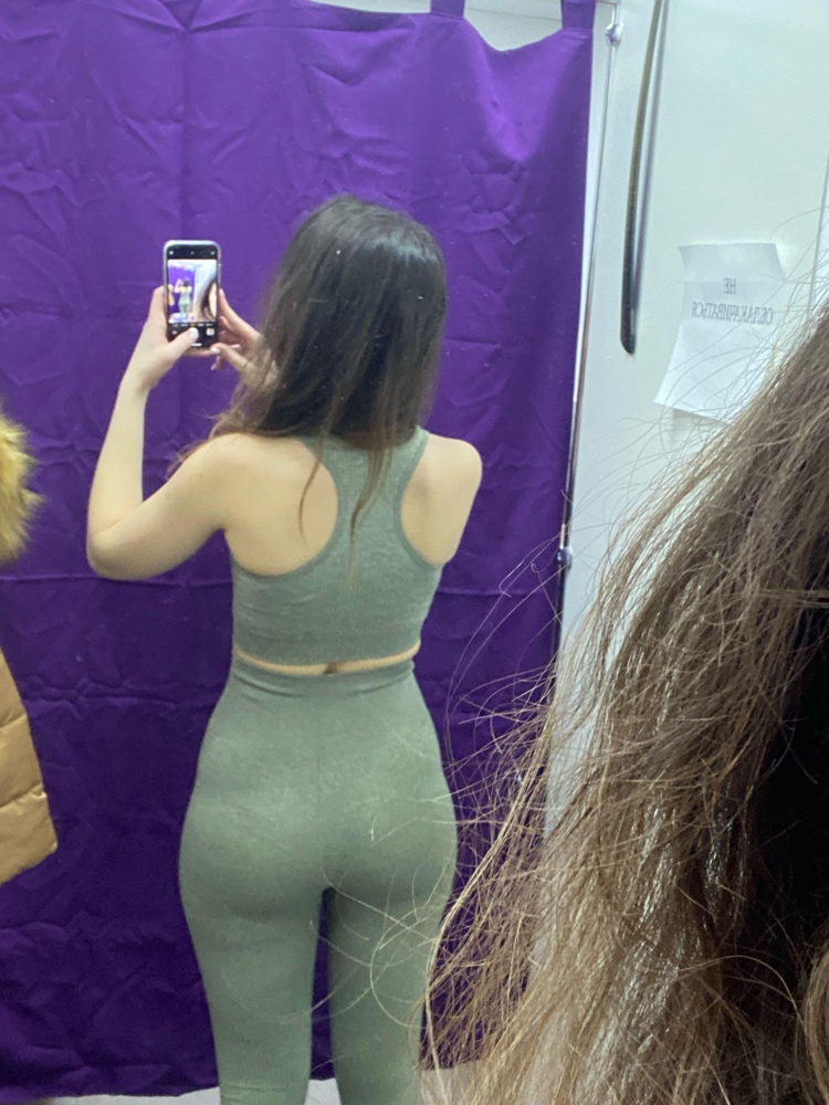 Упакован прекрасно 👍 сам костюм отличный🥰 спасибо магазину)