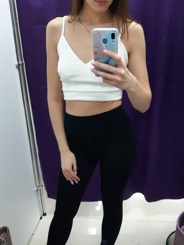 Заказала чёрный и белый, чтобы выкупить оба. Чёрный сел хорошо, никаких претензий и нареканий, на 42 размер брала 40 и то не в "облипку". Белый расстроил швами, их видно невооружённым взглядом. В итоге выкупила только черный.