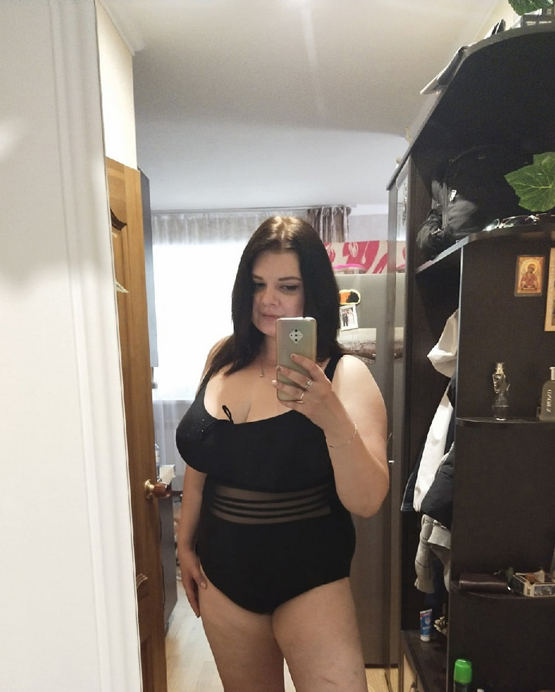 Хороший купальник) В размер, сеточка немного скрывает живот, стройнит и надо худеть)м Мне по счастливой случайности пришел в застежкой, цвет черный бриллиант. Надеюсь послужит не один сезон, выдержит купания в соленой воде)) 