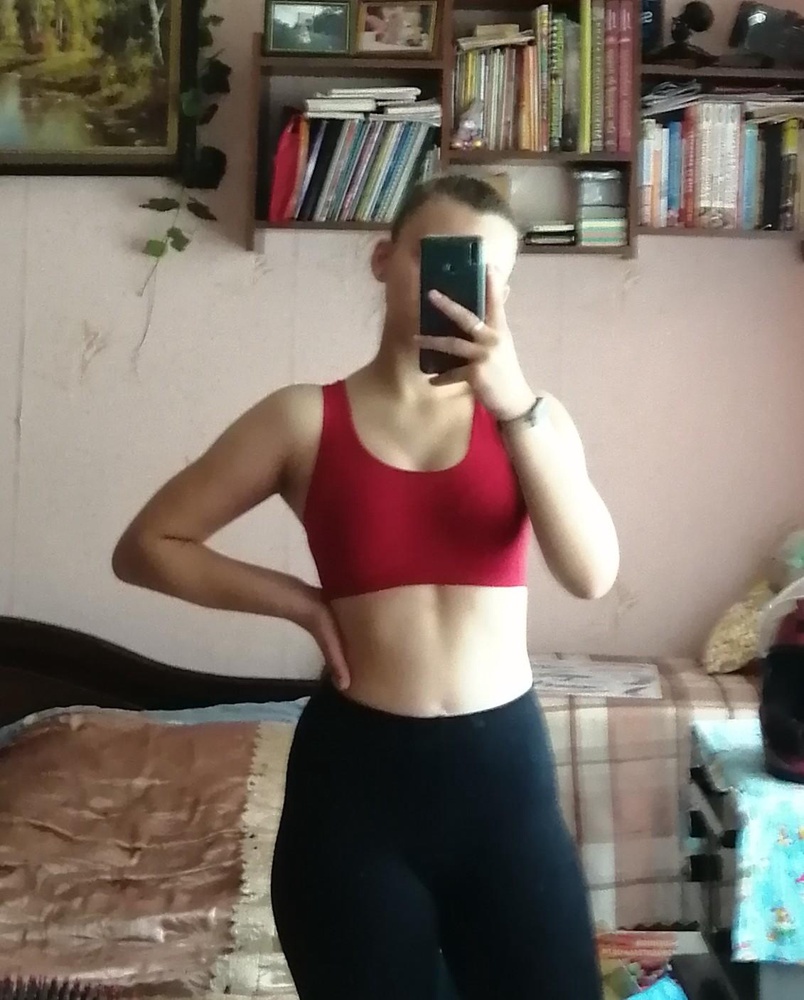 Крутой топ. Соответствует размеру. Сидит очень хорошо.