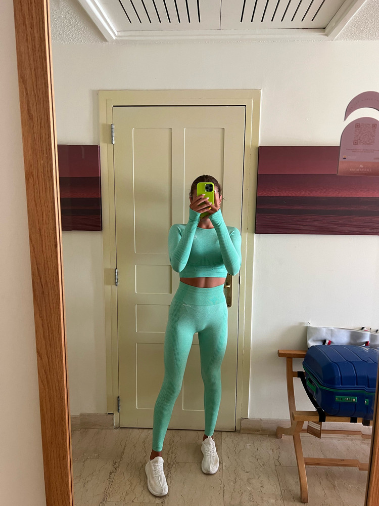 Очень классный костюм , приятная ткань , красивый и удобный 👍🏼