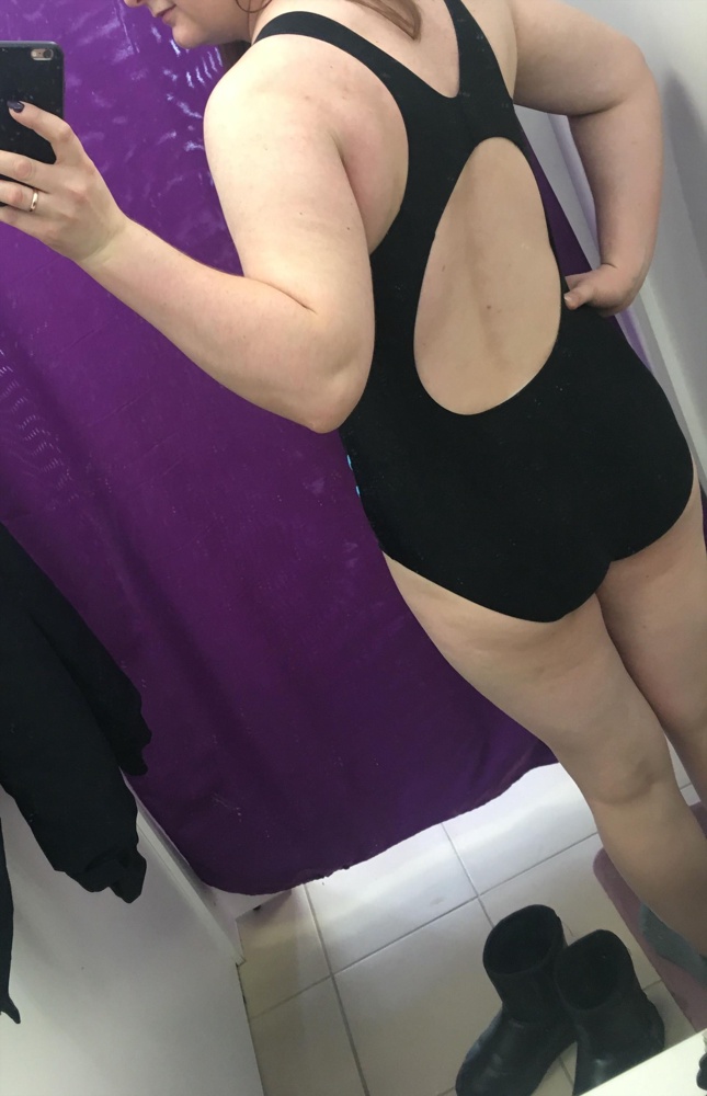 Купальник супер👍брала 3xl на 176,поролон можно вытащить ни чуть не изменится форма,всё подтягивает 👍