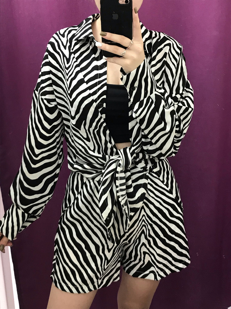 Мой рост 164 от63 об98 размер 42 сел идеально 😍 качество очень хорошее , нитки не торчат. Посадка у шорт очень удачная , что подчеркивает талию. У рубашки рукава то что надо , она не должна быть с короткими рукавами, 