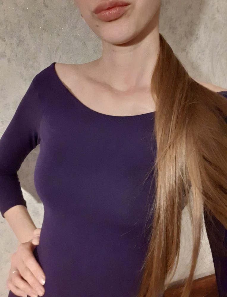 Взяла размер xxs, плотная ткань не тянется, можно было на размер больше. Но тогда было бы свободнее. Вообщем платье хорошее, приходит без дополнительных бирок и этикеток.