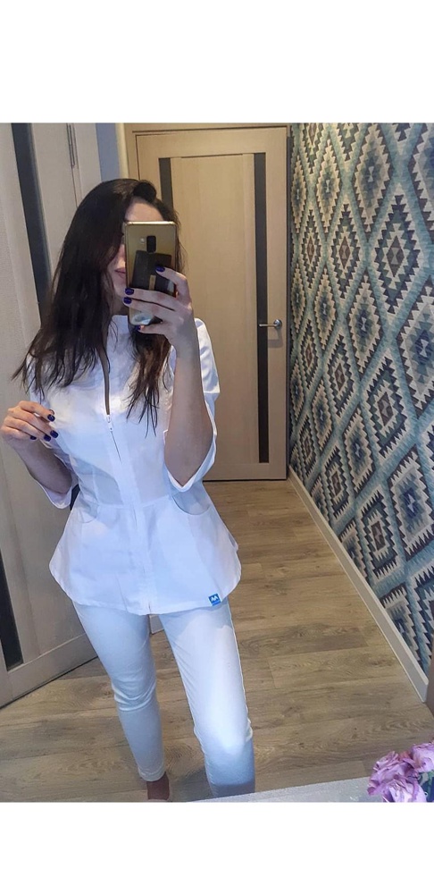 Красивая. Мне нравится. Люблю этот бренд медицинкой одежды