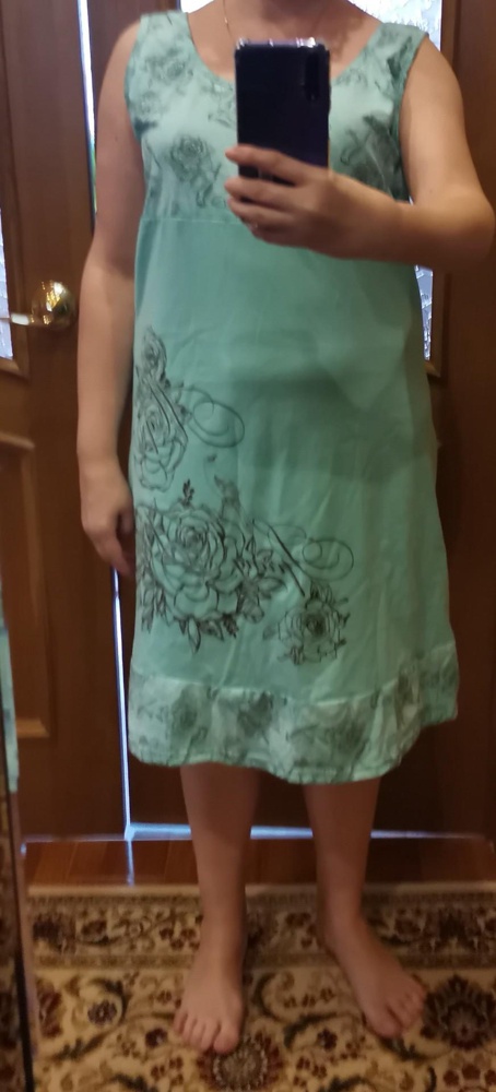 Ночнушка пришла быстро сначала заказала 48 размер, потом перезаказала на 50, чтобы было посвободнее. На рост 152, объем бёдер 100 подошла. Мне понравилась. Правда пришла вся мятая, её не один раз мерили, пакет замотан скотчем был. Но ничего померила и сразу отправила в стирку. Спасибо продавцу.