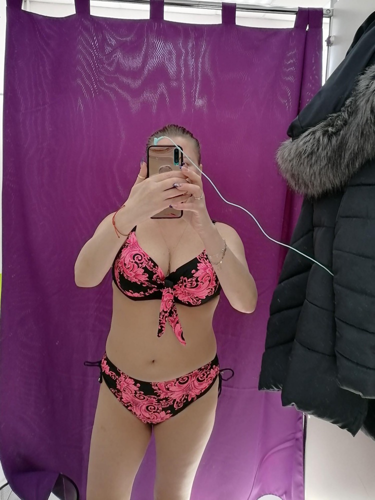 Сидит идеально, только расцветка аляпистая