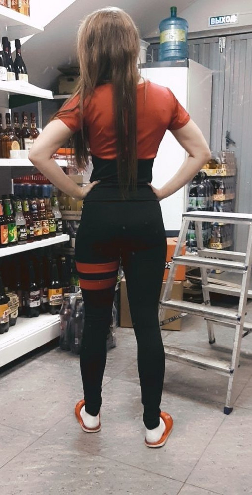 Очень удобный,тянется хорошо,не просвечивает.