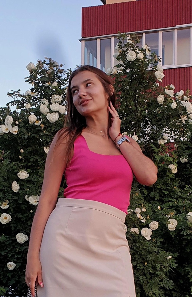 Топ хорошего качества, приятный к телу,яркий как на фото