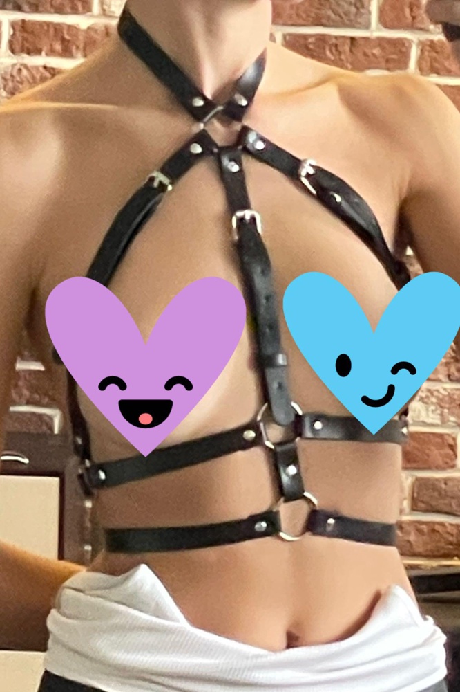 Смотрится ну очень секси ! Но материал не проживёт долго , возврат , буду смотреть натуральную кожу похоже что нибудь 