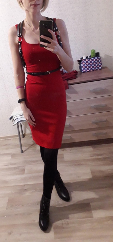 Качественная, удобная кожа, портупея полностью регулируется под фигуру, фурнитура на высоте. На твёрдую 5 с плюсом))