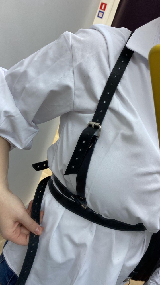 Хорошая. Но сыпется материал немного - мелкие чёрные ворсинки. Дома прошлась по ним роликом для одежды и все стало прекрасно. Смотрится отлично , на ощупь приятная) 