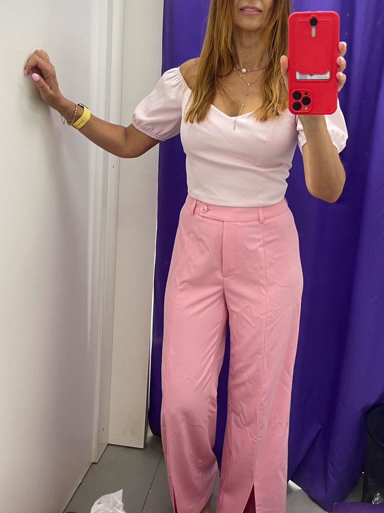 Топик - сама нежность. Хотела белый (не было размера), заказала  розовый, на мой взгляд получилось интересней. Размер соответствует: ОГ 84 ОТ 64 размер XS идеально подошёл