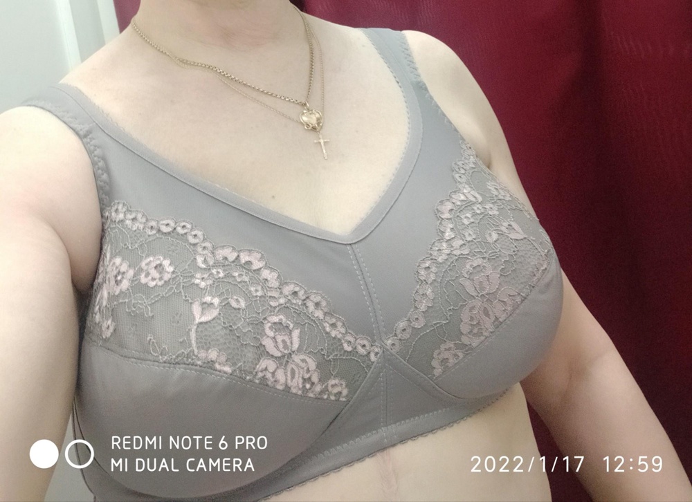 Сам бюстгальтер понравился, а самое главное размер подошёл. Выбирала по представленной таблице размеров. Всё соответствует. Я бы поставила 5 звёзд. Но упаковано безобразно. Коробка была открыта и целлофановый пакет, где она лежала, был почему-то надорван. Это испортило впечатление от покупки. Поскольку мне подошёл бюстгальтер, сниму только одну звезду. Это будет в дальнейшем авансом доверия к WB. Давайте относиться друг к другу с уважением!
