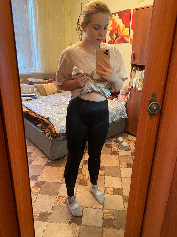 Не порвались при примерке, это хорошо) посмотрю сколько прослужат. Покупала для повседневного гардероба с длинными рубашками и свитерами. Ткань кажется тонкой, но довольно плотной. Не просвечивается белье, но слегка видны его очертания (я нормальные трусы ношу). Резинка на поясе внутри в свободном плавании, ее однозначно надо закреплять. Швы визуально относительно надежные. На свой 44 размер, рост 159, купила М. По росту и размеру подошло.