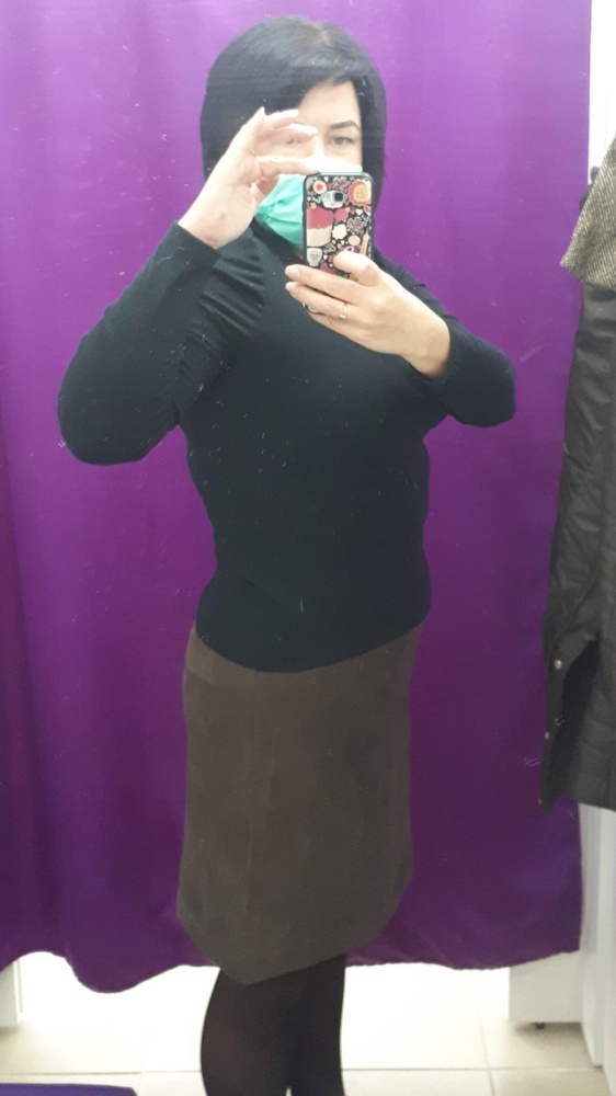 Читая отзывы заказала 48 р.Мой р низ 50.Много юбок заказывала 50 подходил.Потом читаю отзывы якобы в размер.Переживала что будет мала.Но все хорошо подошло.Как будет в носке посмотрим.