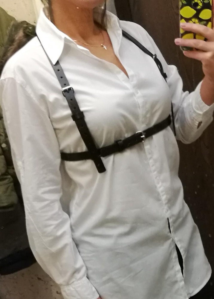 Портупея очень понравилась, кожа плотная. Взяла рр 48-50, так как другого не было. На мои параметры 88*70*96 застегивается с запасом. Можно отдельно использовать как ремешок.