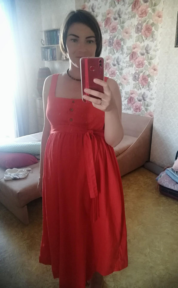 Классный сарафан! Цвет - бомба! Колючесть ткани говорит о натуральности, и стирка этот вопрос решает. А проблему с пресловутыми "сосками" - глажка. Ношу 46, сел, как нужно и по груди, и по спине. Ну просто крутой 🔥🔥🔥