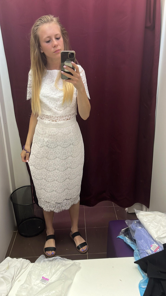 Красивый, но юбка великовата. 