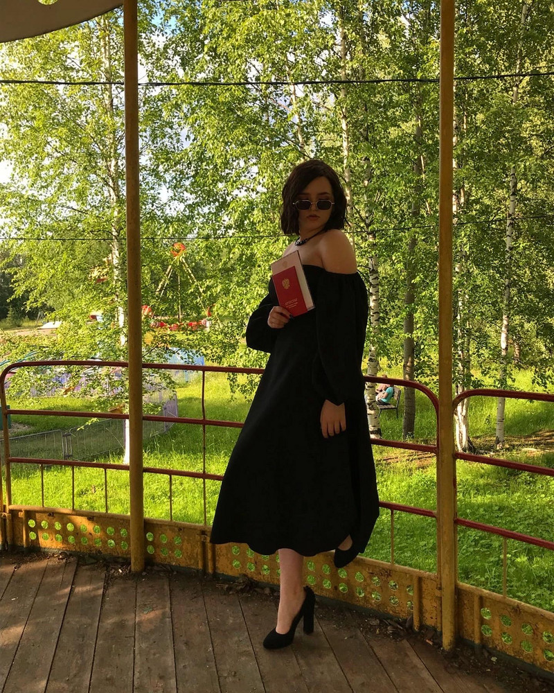 Чудесное платье! На параметры 92•70•99 взяла М, но пришлось ушивать в талии) выглядит эффектно! Спасибо бренду❤️