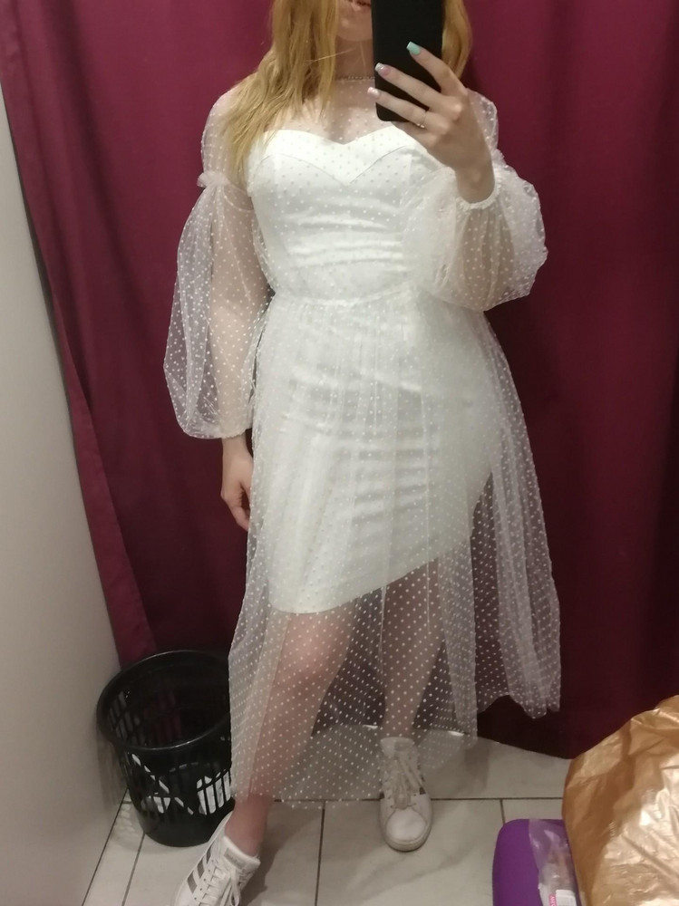 Обалденное платье. На 42-44р-р заказала 42, но у меня бедра широкие, кажется немного маловато,но выкупила, жду 44 размер для сравнения.платье просвечивает, Немного кружево колит.