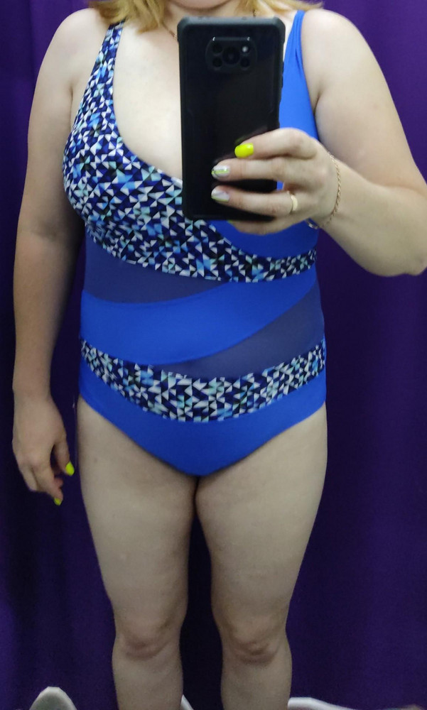 На росс 50 размер и рост 166 см, заказала два на выбор 96-104/164 и 96-104/170, оставила 96-104/164 так как лучше утягивает