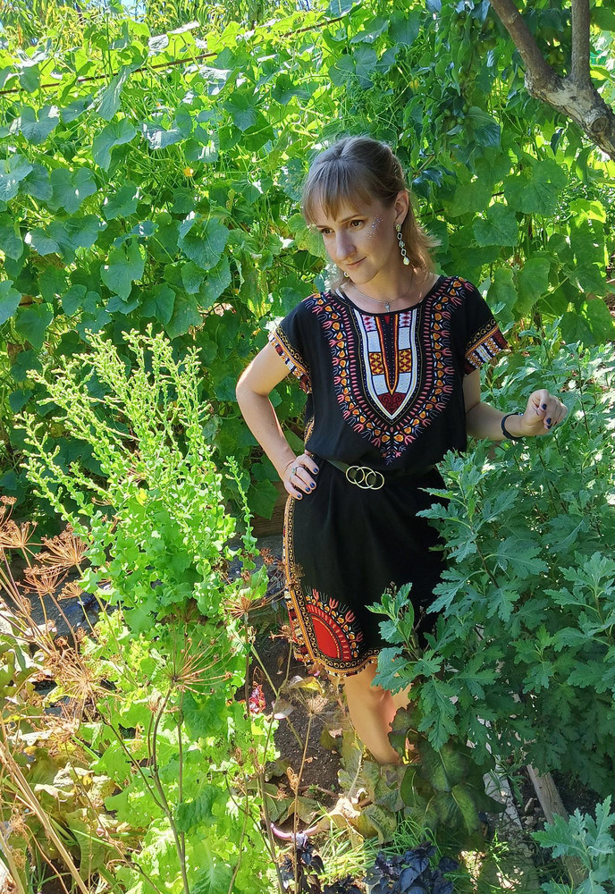 Пояс огонь! Кожа, металл, все на высоте. Очень стильный. Из пляжной туники сделал платье.... Берите, он классный!