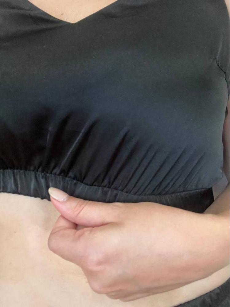 Пижама хорошего качества. Хорошо сидит. Материал классный. Спать в ней одно удовольствие!