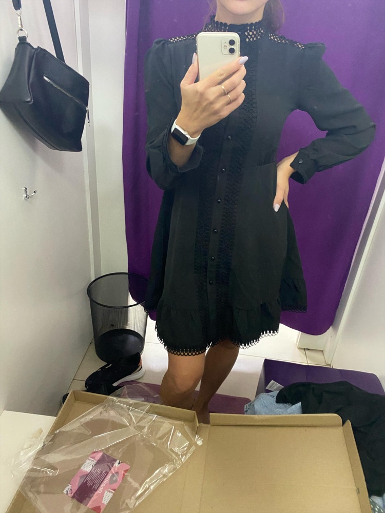 Очень понравилось платье, качество 👍ткань плотная, швы ровные , по размеру подошло, фасон красивый. Правда сама не смогла пуговицы на рукавах застегнуть, но дома то мне помогут. Пришло очень аккуратно упакованное , в коробочке, что конечно тоже очень порадовало.В общем я очень довольна