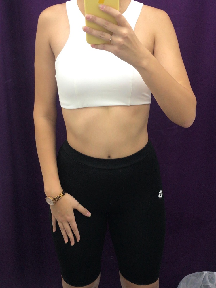 Топ очень хорошего качества.Идеально подошёл,размер в размер. Грудь хорошо держит,для фитнеса самое то!