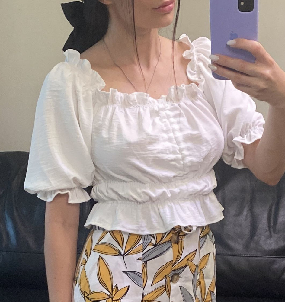 Хороший, легкий, приятная ткань… сшито, ну тааак… оставила, но цену можно и по ниже за некачественную сшивку.