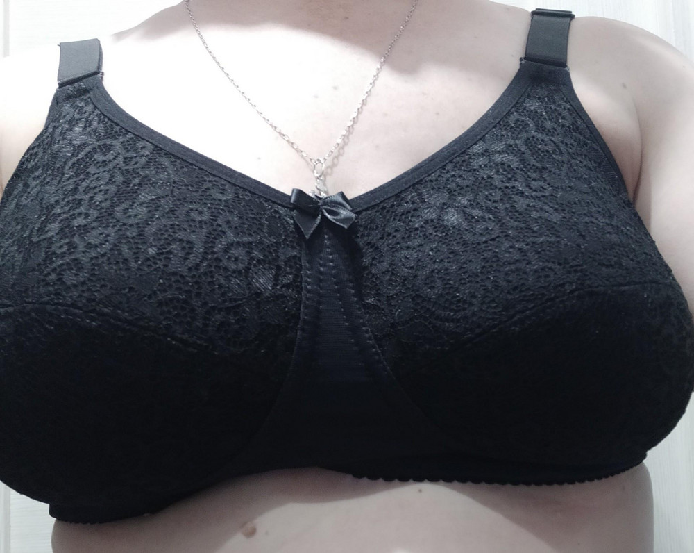 Бюстгалтер отличный. Всё время покупаю размер 85 С, он и подошёл. Мягкий, приятный к телу, на лето очень хорошо.