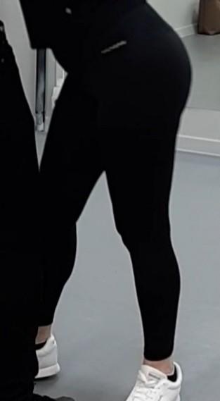 Покупала в октябре 2021г для занятий танцами. Отличное качество. Не просвечивают. Утягивают идеально. На 48р покупала 44, т.к. почитала отзывы, что размер большемерит. Сели прекрасно. Действительно размер больше был бы велик. Заказываю еще одни такие же.