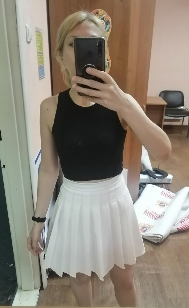 Юбка отличная! На рост 164 размер 42 длина идеальная. Боялась, что будет пробелема с отглаживанием, но приятно удивилась, когда все быстро отпарилось! Рекомендую однозначно, подумываю купить и черную