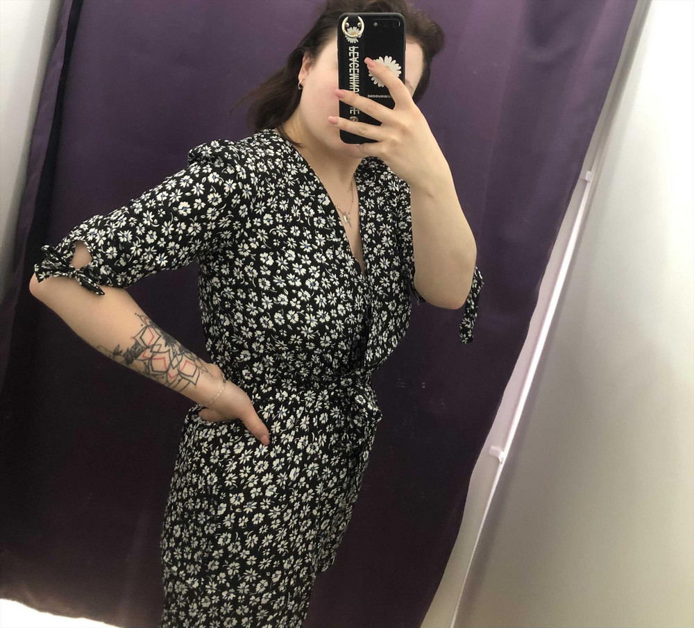 Цвет вообще не тот пришёл, ткань синтетика , еле как натянула, но за 200 рублей ок 