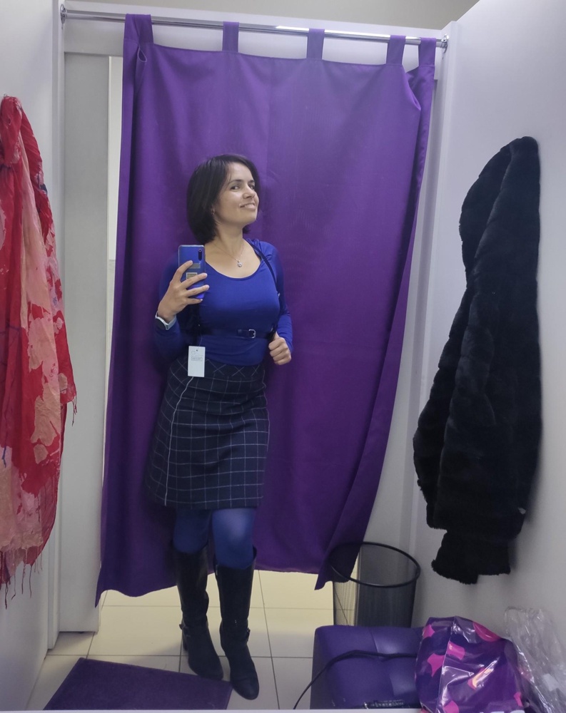 Не кожа, конечно, но отлично смотрится, но маломерит, размер 36-38 застегнулся только на последнюю дырочку, пришлось сделать возврат и заказать следующий размер