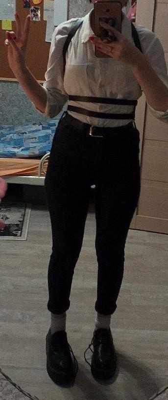 Очень классная вещь.  Ношу как аксессуар . Правда я маленькая ,пришлось делать доп дырочку. Качество замечательное и цена прекрасная ♡