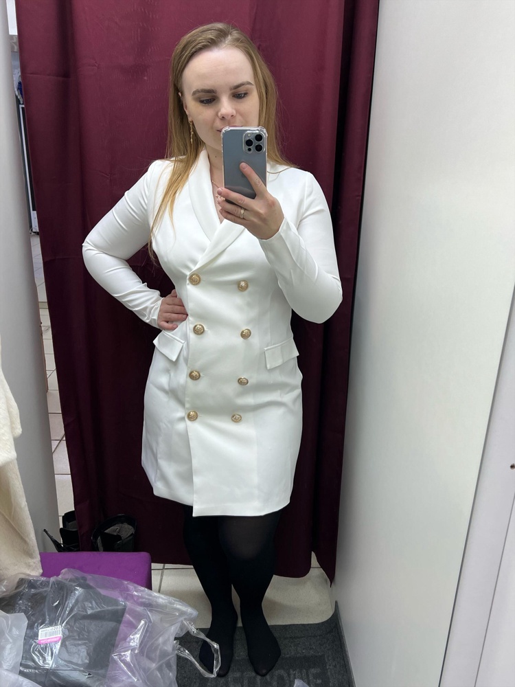 Классное. Но очень тонкое. На лето самое то. Белое сзади немного просвечивает. 