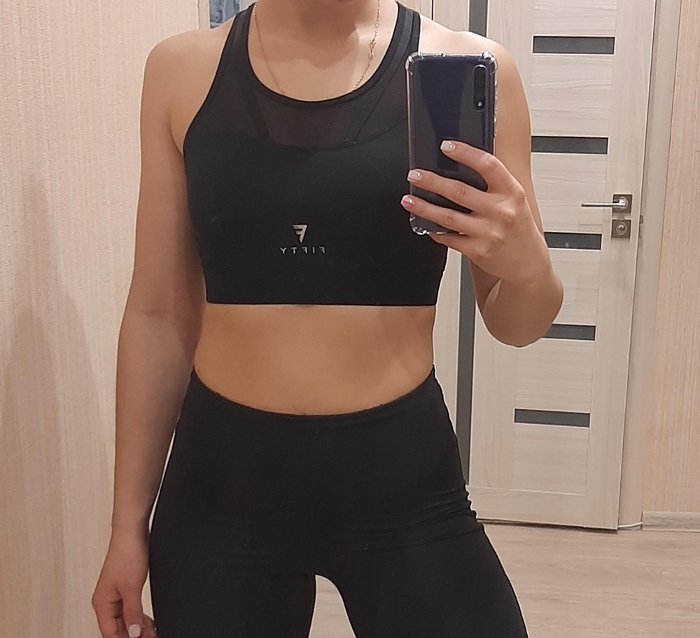 Обалденный топ , качество супер , думаю не потеряет свое качество после стирок и тренировок,