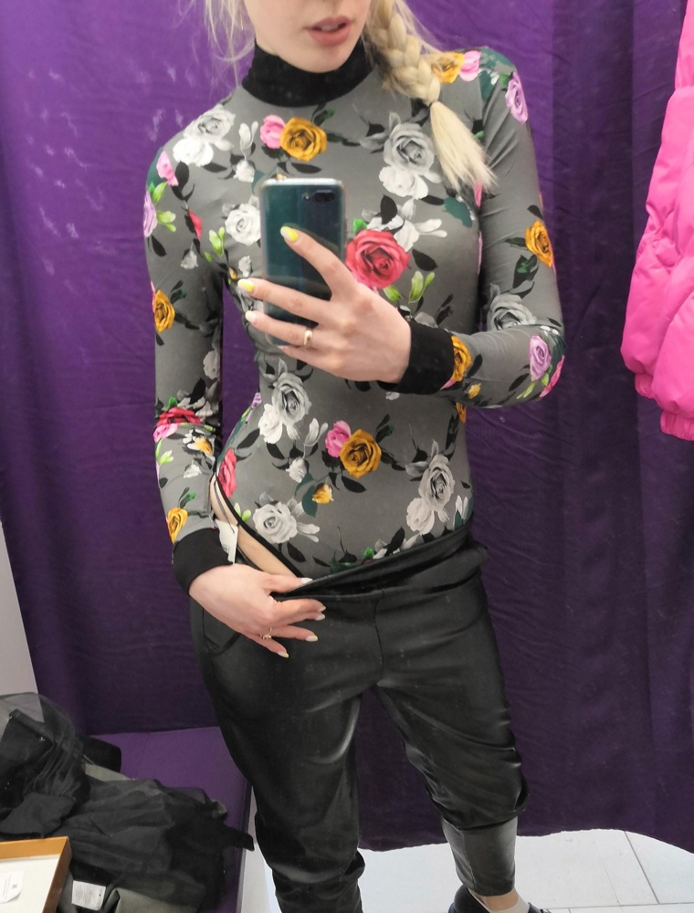 Боди 🔥материал тянется. В жизни ношу 42-44. Взяла 38(44). Рукава по длинне отлично- у меня это обычно проблема. Мой рост 170.😍

 Внизу застежка с разными ступенями регулировки, можно застегнуть плонее можно слабее ❤️