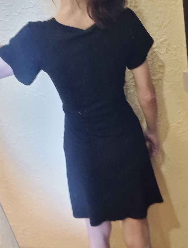 Очень очень классный материал  очень приятный,  вискоза, для лета прям отлично, беру уже третью вещь этого бренда, качество устраивает и подходит по размеру. Мой рост 163,5см. Упаковано с душой, открытка с уходом и фирменный пакетик)