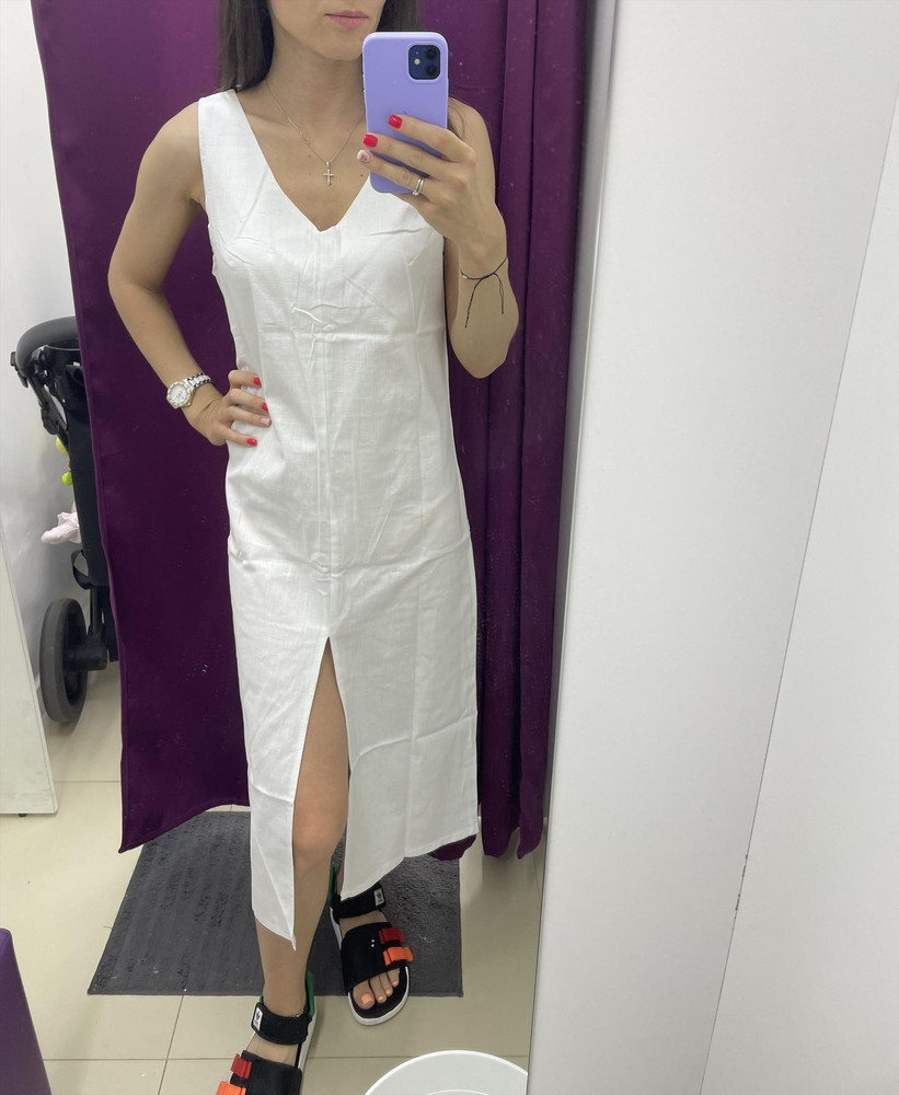 Качеством платья довольна. Взяла и в белом, и в чёрном цветах. В белье телесного цвета белое платье не просвечивает. На рост 164 разрез «на грани», буду ушивать. Стоя ещё более-менее, но если сесть - нижнее белье у всех на виду… 