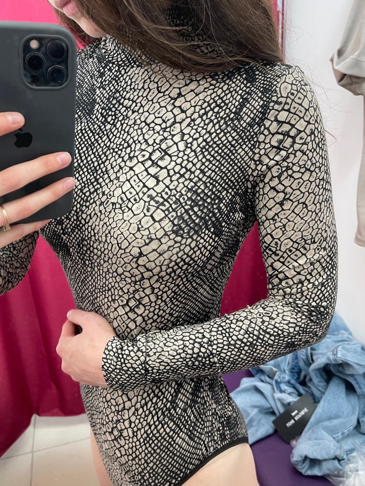 Отличное боди, качественный пошив, ткань достаточно плотна, не просвечивает, но при этом легкое и дышит! К покупке рекомендую!