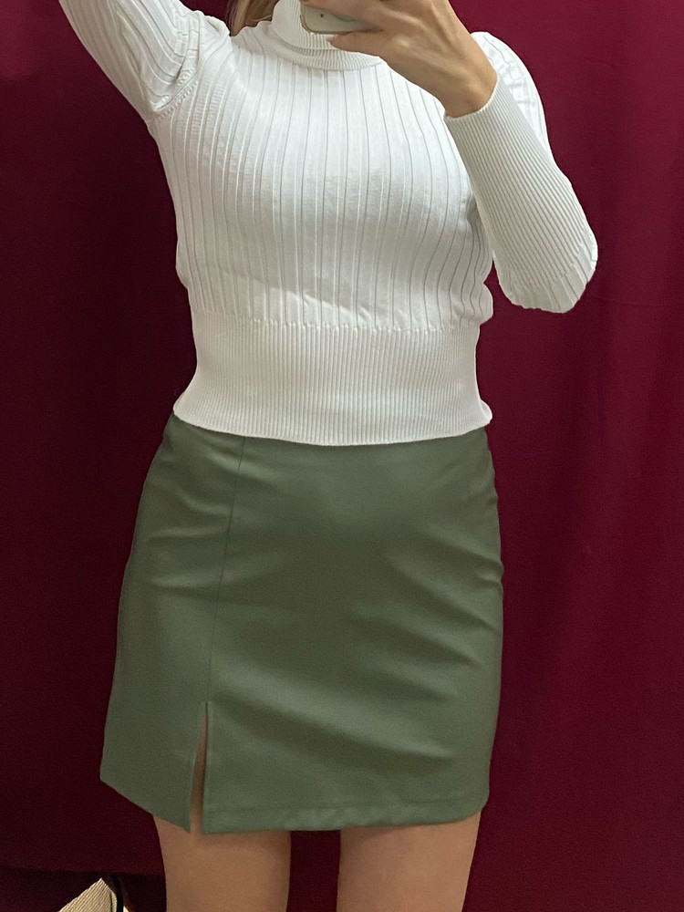 Маломерит  на размер . Для худеньких отлично . Мягкая очень . Сшито отлично .