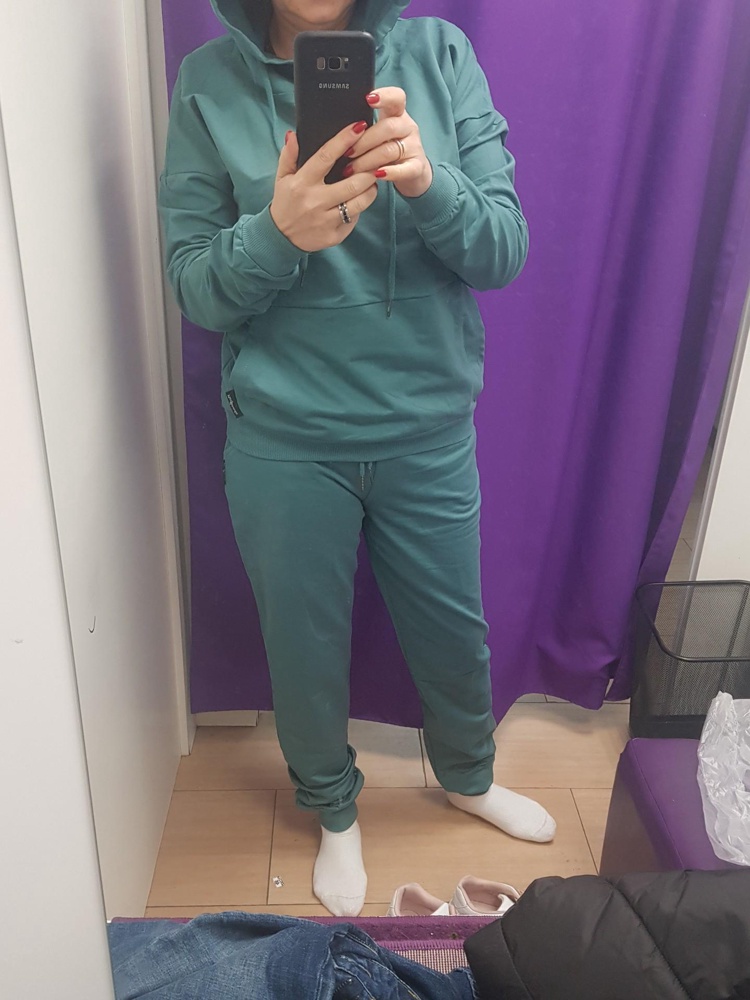 Качество костюма хорошее! Цвет отличается, но красивый, возврат т.к на рост 164 см очень длинные брюки.Считаю,что производитель( продавец) должен указывать ростовку