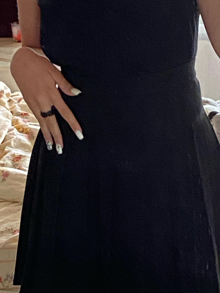 прекрасная юбка, на рост 160 взяла XS, хотела взять самый маленький, но XS идеально подошло, пришла целая, без каких либо ниточек, вообщем советую❤️