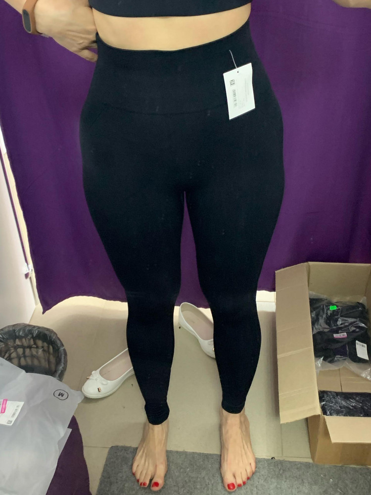 Отличное качество и очень понравилась посадка на ягодицах. За счёт разного плетения тканей, смотрятся очень круто. Но они на девушек без талии. Вообще не держит резинка. Неплотно сидят. Отказ в пользу других.